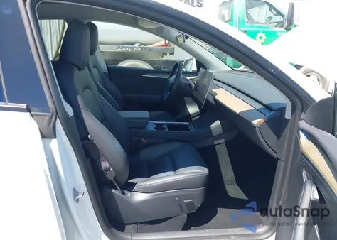 2023 Tesla Model Y Awd/Long Range Dual Motor All-Wheel Drive z USA, uszkodzony, nr VIN 7SAYGDEE7PA064574